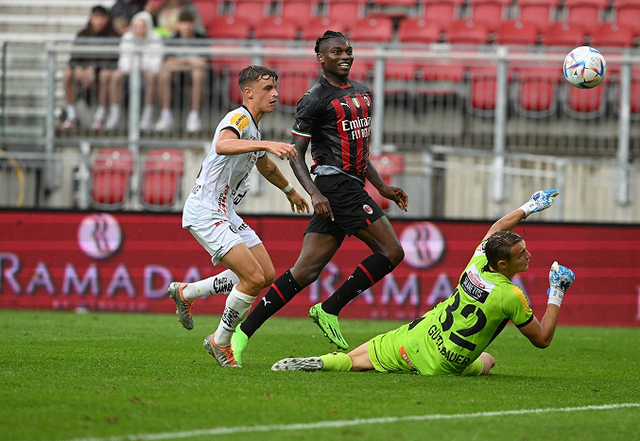  AC米兰中场引援锁定德甲天才埃基蒂克  