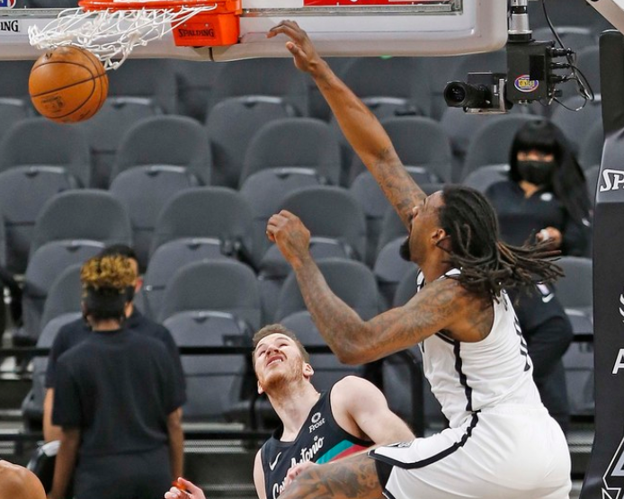  莫兰特复出轰四十一分灰熊大胜马刺止住连败  